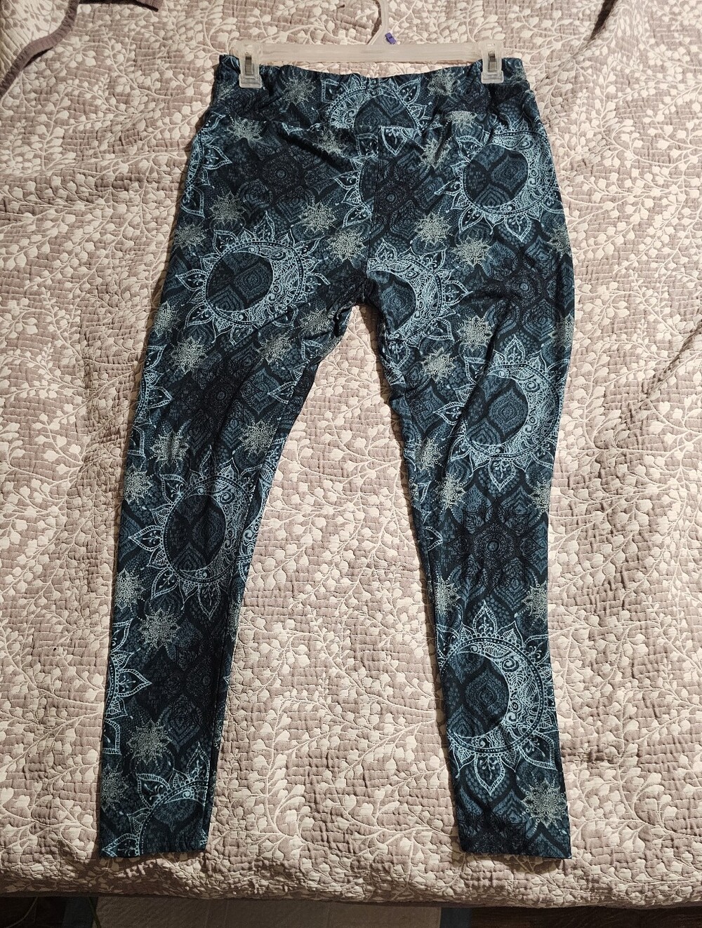 LuLaRoe Teal and Navy Mandala Print Leggings